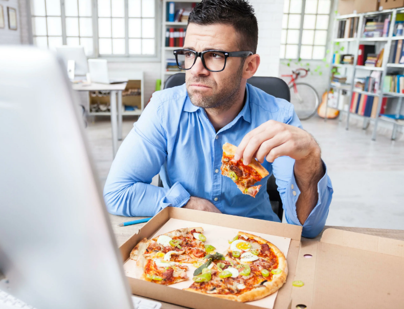 Топ-7 вредных привычек, которые мешают похудению и портят фигуру