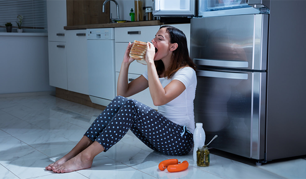 Основные причины ночного переедания