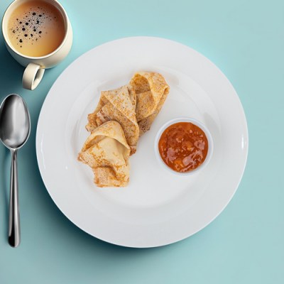 готовое блюдо блинчики с джемом